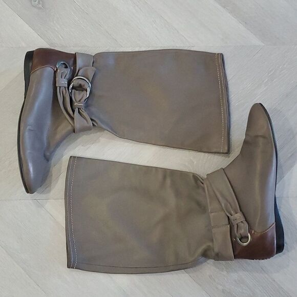 B. Makowsky Taupe & Brown Leather BFREBAY Boots, Size 10W - Picture 1 of 10